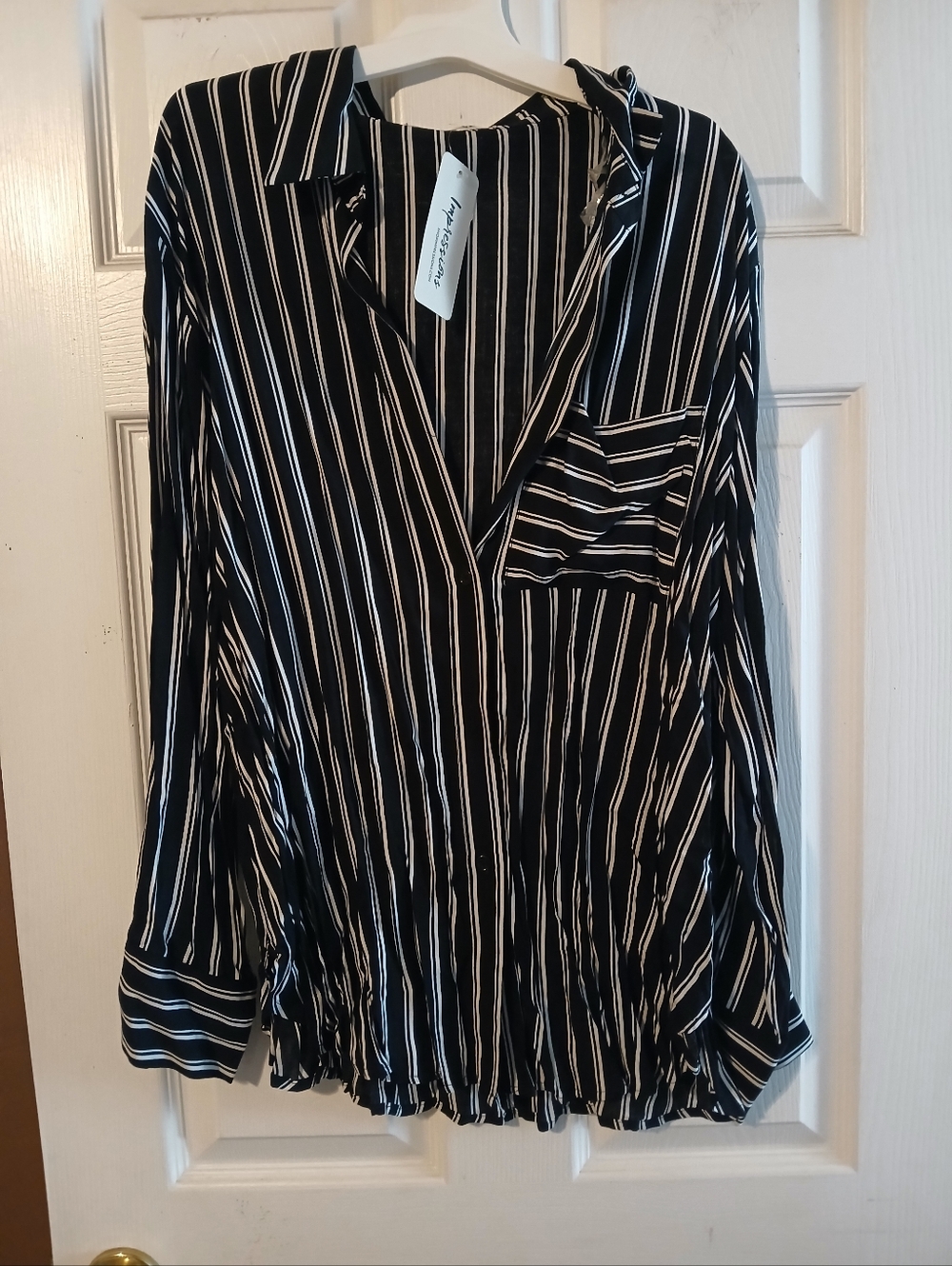 Womens NWT Striped Black/white Button Down Size Large - Picture 1 of 3